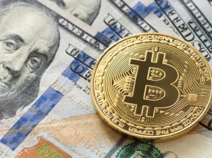 دلار در ضعیف‌ترین حالت ۳ سال گذشته؛ بازگشت بیت‌کوین به ۱۰۷ هزار دلار