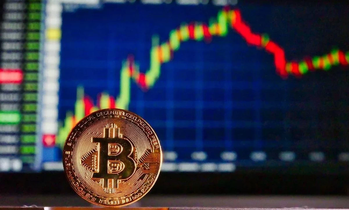 تعرفههای ۳۰ درصدی ترامپ بر واردات از مکزیک و اتحادیه اروپا؛ کاهش قیمت بیت کوین