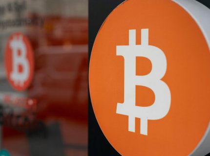 ریزش بیت کوین به کمتر از ۱۰۶ هزار دلار؛ احساسات بازار کریپتو در محدوده «ترس شدید»