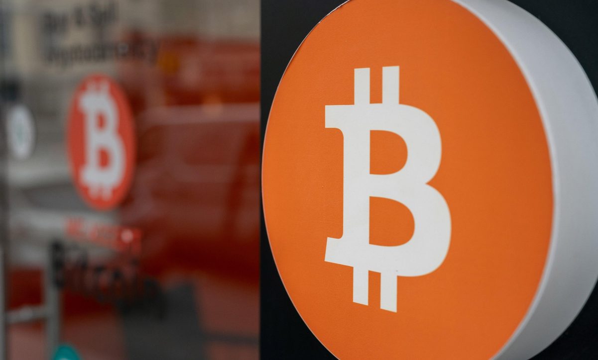 ریزش بیت کوین به کمتر از ۱۰۶ هزار دلار؛ احساسات بازار کریپتو در محدوده «ترس شدید»