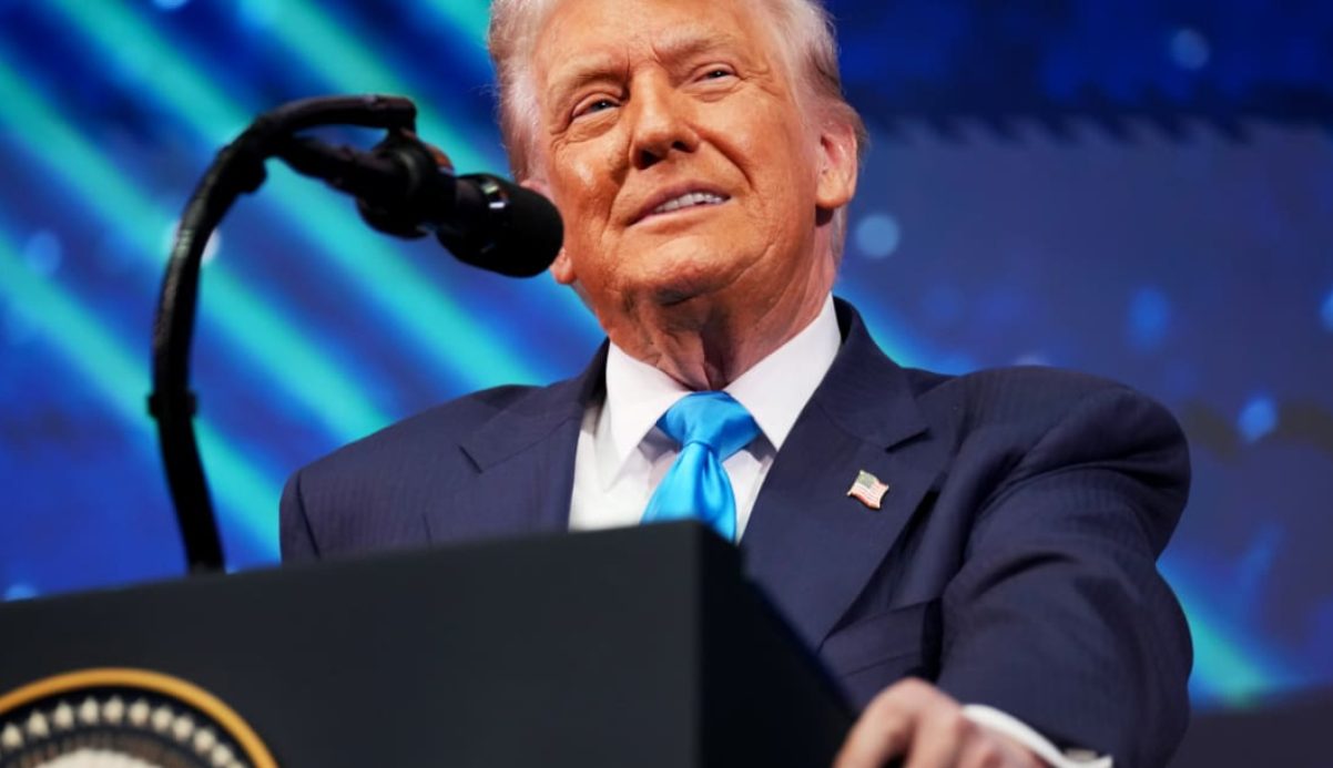 ترامپ از «سود تعرفه‌ای ۲۰۰۰ دلاری» خبر داد؛ تأثیر آن بر بازار کریپتو چیست؟