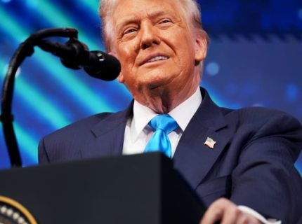 ترامپ از «سود تعرفهای ۲۰۰۰ دلاری» خبر داد؛ تأثیر آن بر بازار کریپتو چیست؟