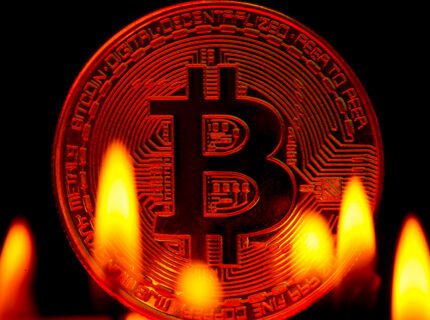 کاهش ۲۲ درصدی قیمت بیت کوین؛ سایه سقوط تاریخی ۲۰۱۸ دوباره ظاهر شد؟