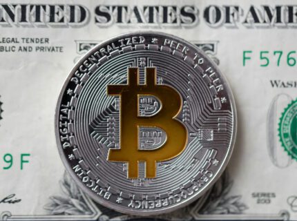 قیمت بیت‌کوین به ۷۸ هزار دلار می‌رسد؟ احتمال شکست مقاومت از نگاه معامله‌گران