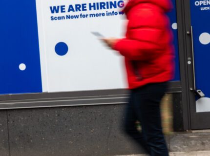 کاهش فرصتهای شغلی در بخش مالی آمریکا به پایینترین سطح ۱۳ سال اخیر