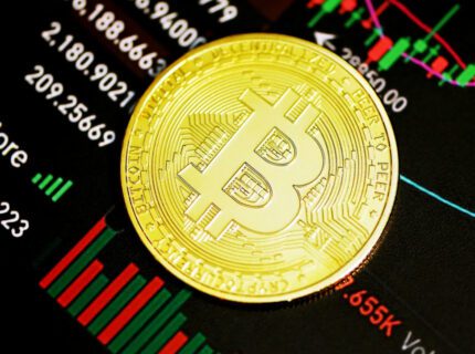 سرنوشت‌سازترین هفته بیت کوین در ماه‌های اخیر؛ نگرانی از ریزش به کمتر از ۷۶ هزار دلار