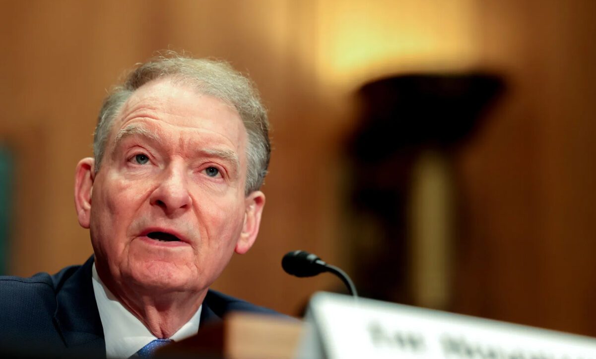 الیزابت وارن: رئیس SEC کنگره را درباره آمار اجرای قوانین گمراه کرده است