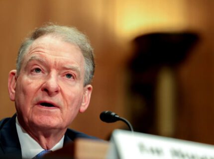 الیزابت وارن: رئیس SEC کنگره را درباره آمار اجرای قوانین گمراه کرده است