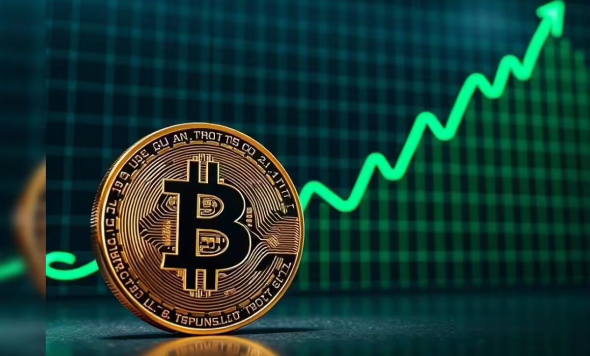 ثبت بهترین عملکرد ماهانه بیت کوین در یک سال اخیر؛ روند صعودی ادامه‌ دارد؟