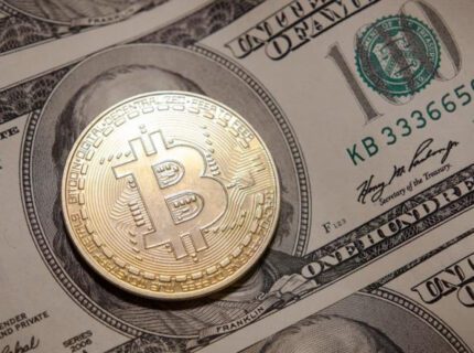 بیت کوین به پایینترین سطح دو هفته اخیر رسید؛ بازار در انتظار تعیین مسیر ماه آگوست