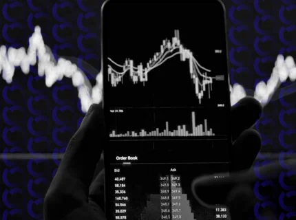 مانع ۸۷,۵۷۰ دلاری پیش روی بیت کوین؛ بازار در انتظار سیگنال فدرال رزرو